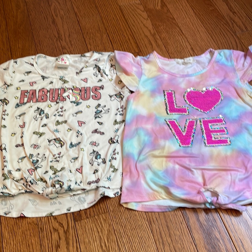 2 Girls Short Sleeve Tie Tops 💕